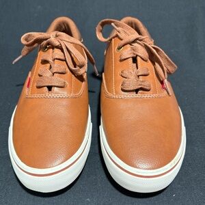 NWOT Classic Brown Levi’s Men’s Perfect Waxed Sneakers Size 10